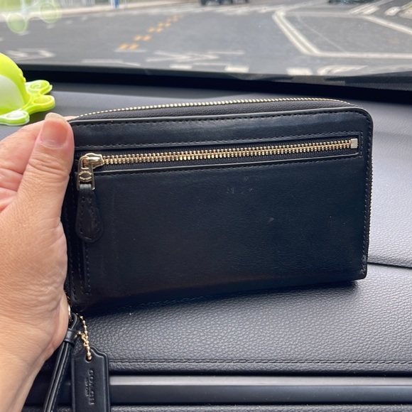 Coach - Picture 2 of 4